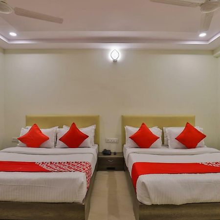 Oyo 26999 Hotel Sg Ахмедабад Экстерьер фото